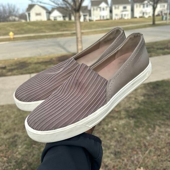 Naturalizer Women’s Brogan Stretch Slip-On Sneakers Size 11 Taupe - Picture 11 of 12